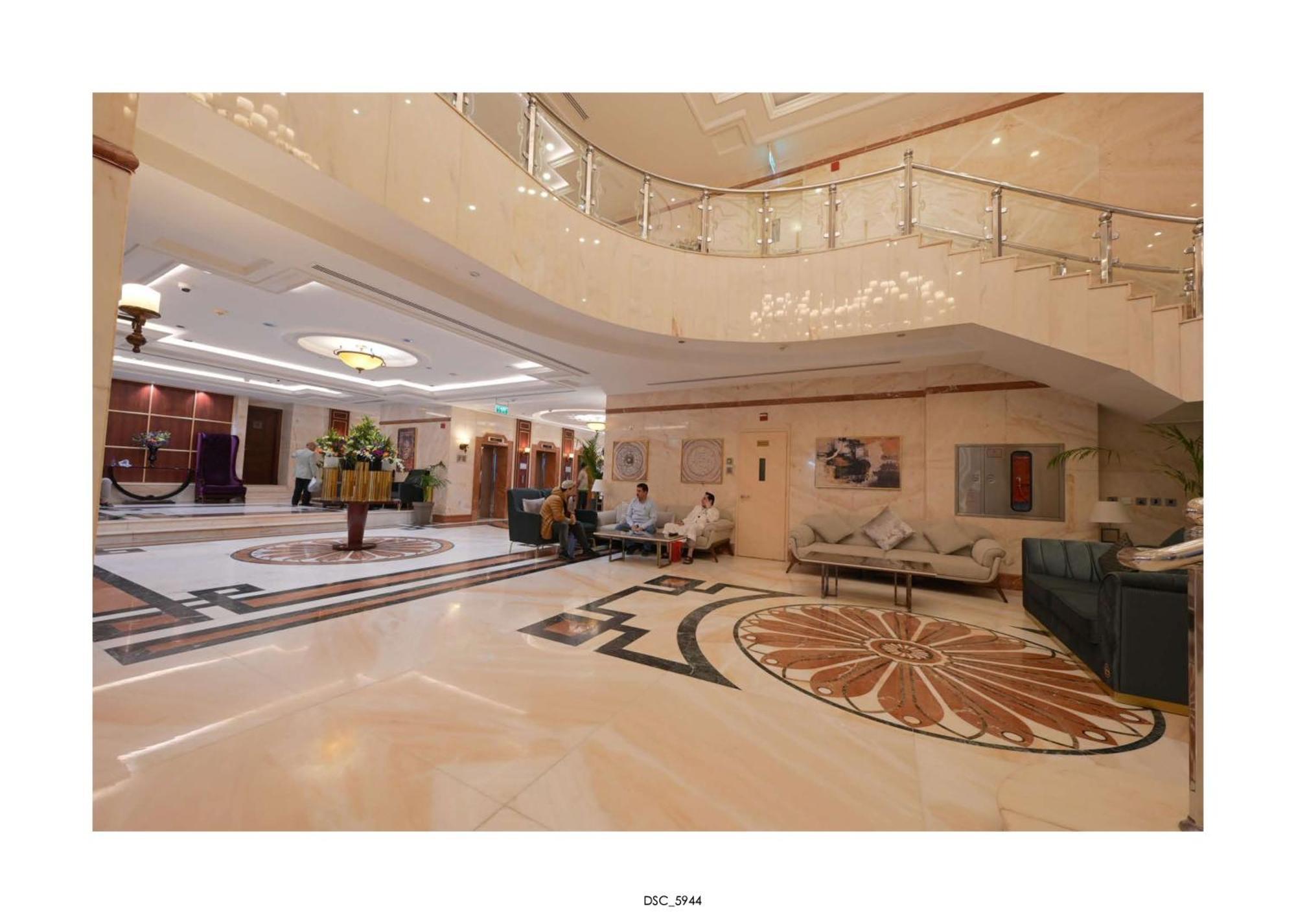 Emaar Royal Hotel Medina Exterior foto The lobby of the hotel