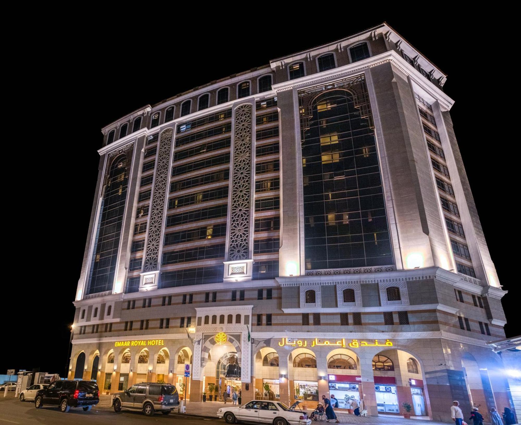 Emaar Royal Hotel Medina Exterior foto The hotel at night