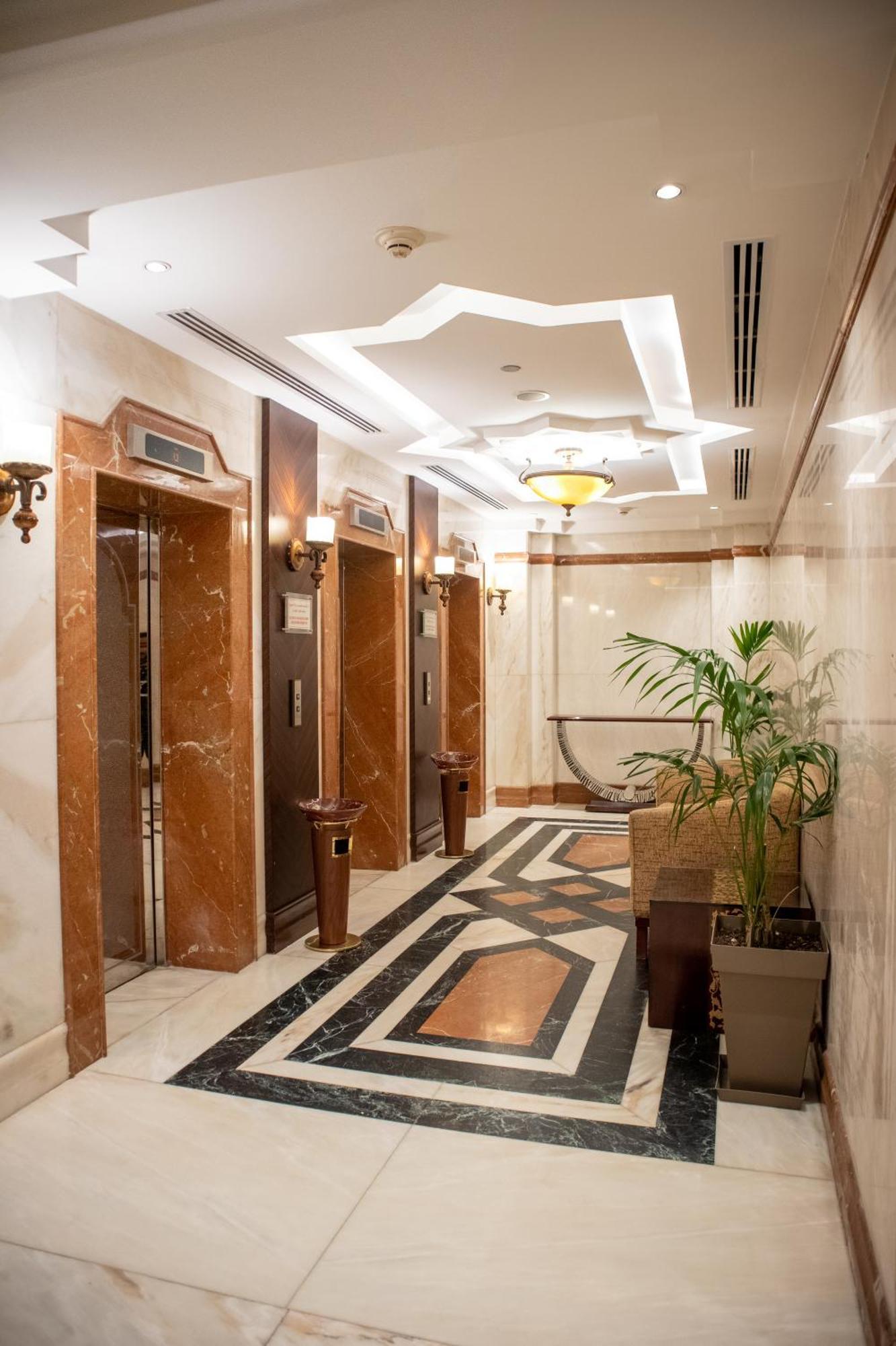 Emaar Royal Hotel Medina Exterior foto The elevators