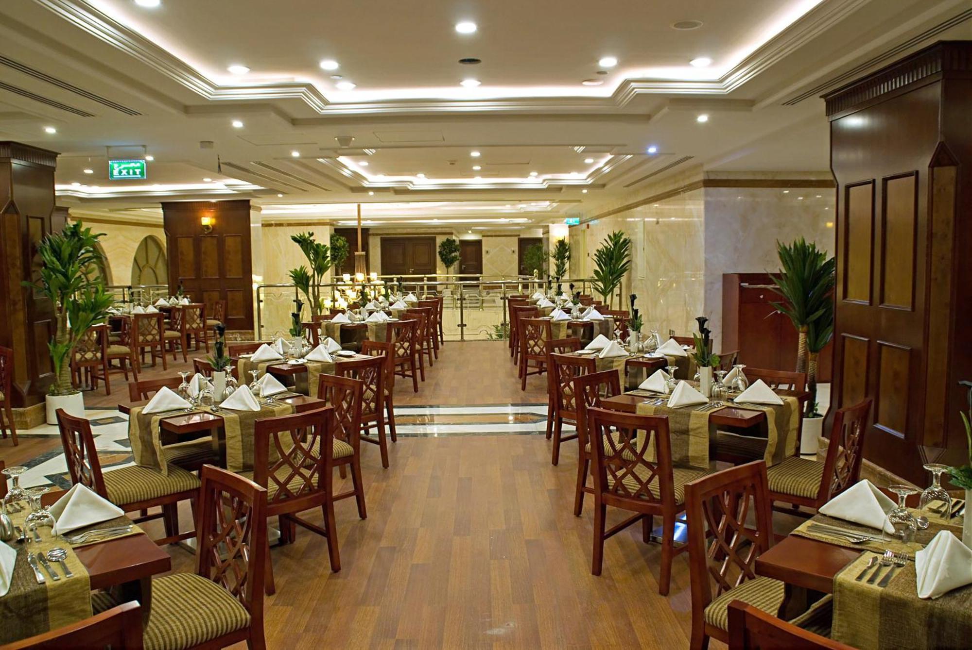 Emaar Royal Hotel Medina Exterior foto The restaurant